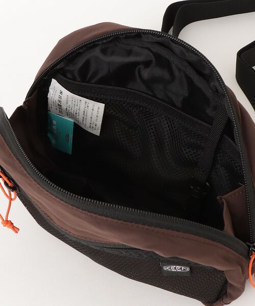 KEEN（キーン）の「NYLON HIP BAG / ナイロン ヒップ バッグ（ショルダーバッグ・レディース・ブラウン・OS）」の2枚目の写真