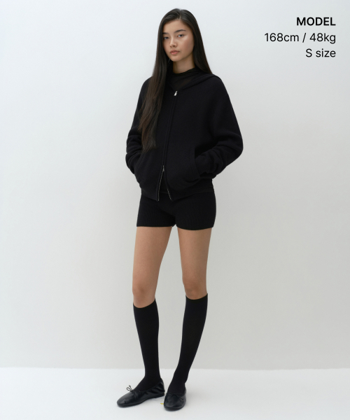 MUSINSA STANDARD WOMAN（ムシンサスタンダードウーマン）の「[ビクトリアウール] レディース ミニマルリブフードニットジップアップ [ブラック]（ニット/セーター・レディース・その他・X-SMALL/MEDIUM）」の2枚目の写真