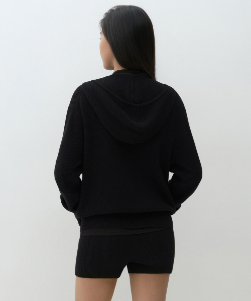 MUSINSA STANDARD WOMAN（ムシンサスタンダードウーマン）の「[ビクトリアウール] レディース ミニマルリブフードニットジップアップ [ブラック]（ニット/セーター・レディース・その他・X-SMALL/MEDIUM）」の3枚目の写真