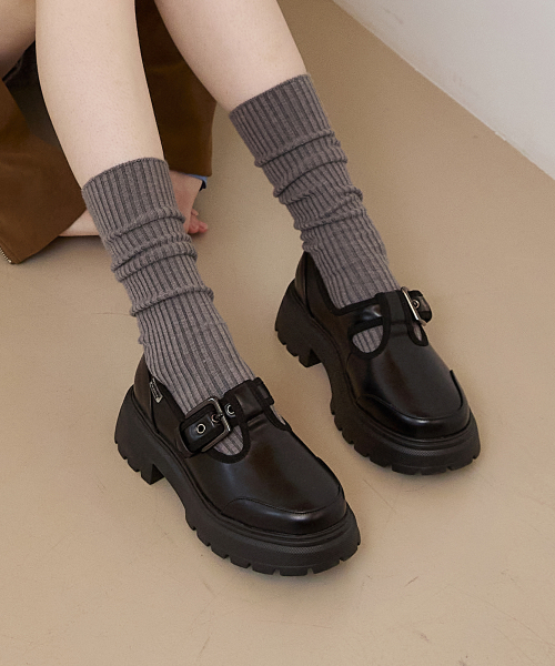 MAC MOC(マックモック)の「HYFER プラットフォームシューズ モールドソール Tストラップローファー (5.5cm)(その他シューズ・レディース・ブラック・22.5cm/23.5cm/23cm/24.5cm/24cm/25cm)」の2枚目の写真
