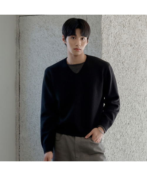 HYOJI(ヒョージ)の「26 FW ウォッシャブルソフトタッチ Vネック レイヤード クロップドニット (4カラー)(ニット/セーター・メンズ・ネイビー/レッド/チャコール/ブラック・M/L)」の1枚目の写真