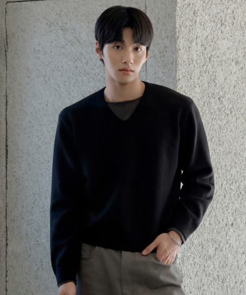 HYOJI(ヒョージ)の「26 FW ウォッシャブルソフトタッチ Vネック レイヤード クロップドニット (4カラー)(ニット/セーター・メンズ・ネイビー/レッド/チャコール/ブラック・M/L)」の7枚目の写真