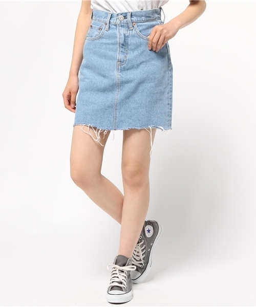 MOUSSY（マウジー）の「DENIM FIT MINI SK（デニムスカート・レディース・ライトブルー/ブルー・1/0/2）」の2枚目の写真