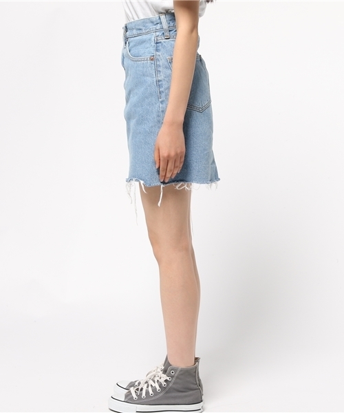 MOUSSY（マウジー）の「DENIM FIT MINI SK（デニムスカート・レディース・ライトブルー/ブルー・1/0/2）」の4枚目の写真
