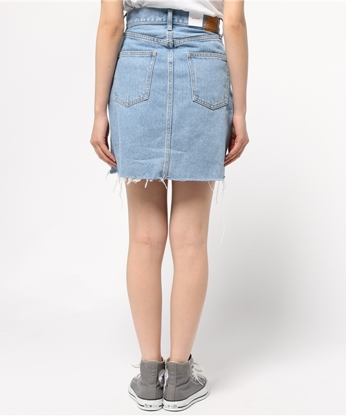 MOUSSY（マウジー）の「DENIM FIT MINI SK（デニムスカート・レディース・ライトブルー/ブルー・1/0/2）」の5枚目の写真