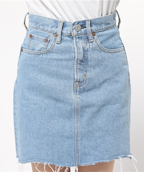 MOUSSY（マウジー）の「DENIM FIT MINI SK（デニムスカート・レディース・ライトブルー/ブルー・1/0/2）」の6枚目の写真