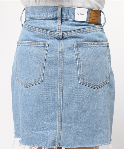 MOUSSY（マウジー）の「DENIM FIT MINI SK（デニムスカート・レディース・ライトブルー/ブルー・1/0/2）」の7枚目の写真