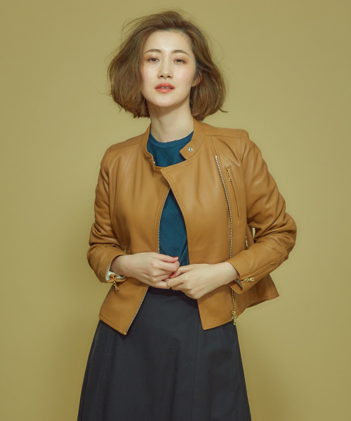 Abahouse Devinette(ドゥヴィネット)の「ダブルラムライダースブルゾン【GINGER 2017年11月号 P.62掲載】(ライダースジャケット・レディース・ブラック/ブラウン/ピンク系その他/その他/キャメル・1/2/36/38)」の4枚目の写真