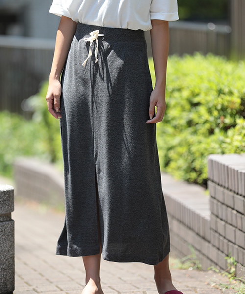 Denime（ドゥニーム）の「ニットソーマキシスカート（スカート・レディース・グレー/ブラック・FREE）」の5枚目の写真