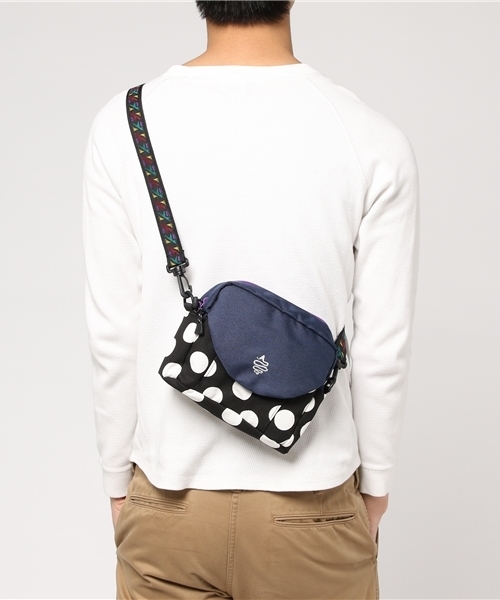 ALDIES（アールディーズ）の「Mandela Shoulder Bag マンデラショルダーバッグ（ショルダーバッグ・メンズ・ブラウン/ブラック/レッド/ネイビー/グリーン・FREE）」の11枚目の写真