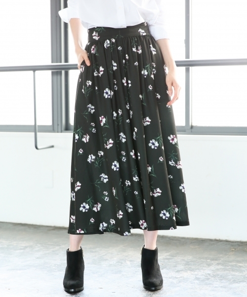 GLOBAL WORK(グローバルワーク)の「フラワースカーチョ/766265(その他パンツ・レディース・ブラック/ネイビー/ベージュ・FREE)」の2枚目の写真