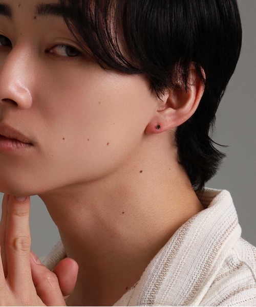 LION HEART（ライオンハート）の「“Petite Modern”ブラックダイヤモンドピアス（Sサイズ/0.1CT）/プラチナ900【LION HEART / ライオンハート】（ピアス（片耳用）・メンズ・プラチナム・FREE）」の9枚目の写真