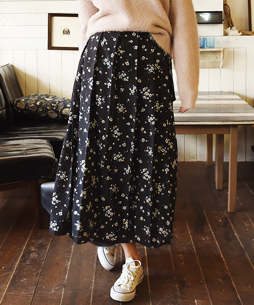 Luz Llena（ラズレナ）の「花柄プリーツスカート（スカート・レディース・ブラック/イエロー・MEDIUM）」の2枚目の写真