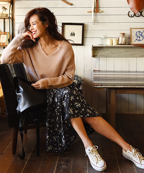 Luz Llena（ラズレナ）の「花柄プリーツスカート（スカート・レディース・ブラック/イエロー・MEDIUM）」の3枚目の写真