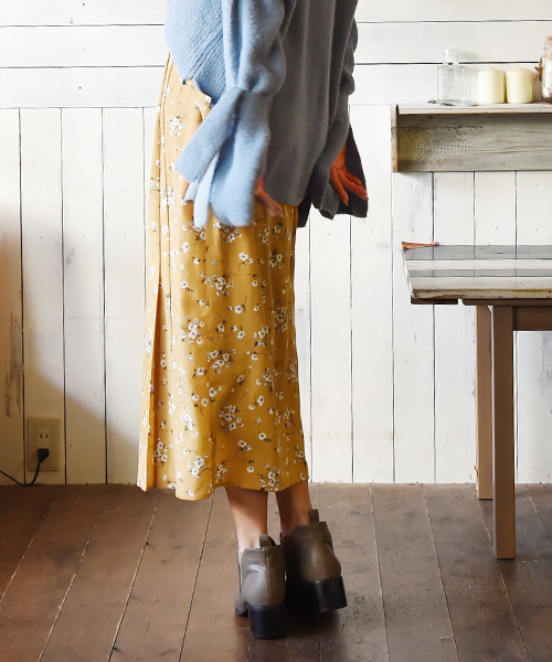 Luz Llena（ラズレナ）の「花柄プリーツスカート（スカート・レディース・ブラック/イエロー・MEDIUM）」の6枚目の写真