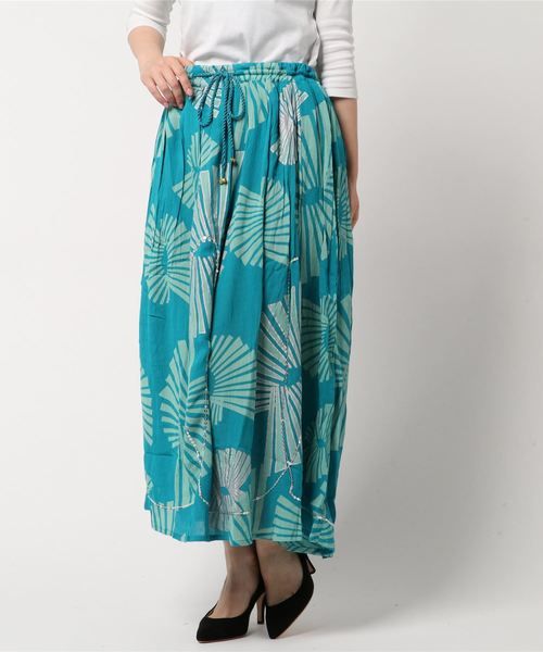 チャイハネ(チャイハネ)の「【チャイハネ】yul 箔プリントスパンコール刺繍ロングスカート(スカート・レディース・ホワイト/ピンク/ターコイズブルー/オレンジ/グリーン・FREE)」の4枚目の写真