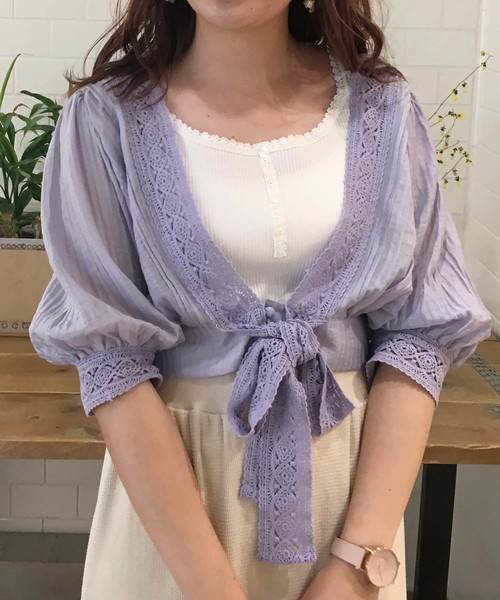 one after another NICE CLAUP（ワンアフターアナザーナイスクラップ）の「キャミ付き羽織りトップス（シャツ/ブラウス・レディース・ブラック/ベージュ/オフホワイト/ラベンダー・FREE）」の4枚目の写真