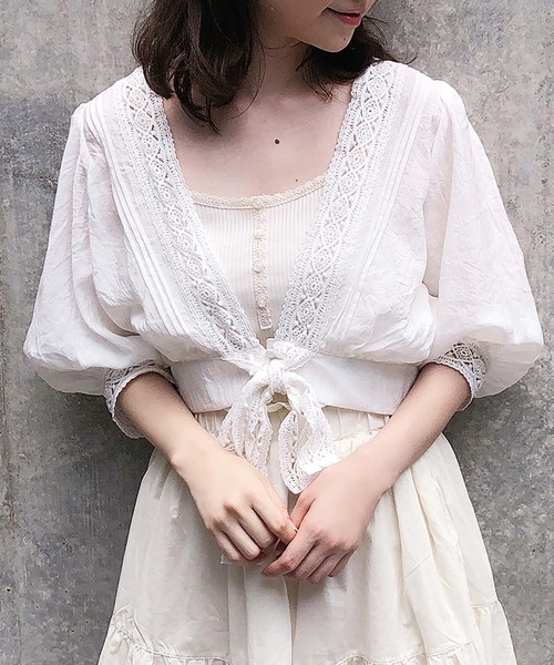 one after another NICE CLAUP（ワンアフターアナザーナイスクラップ）の「キャミ付き羽織りトップス（シャツ/ブラウス・レディース・ブラック/ベージュ/オフホワイト/ラベンダー・FREE）」の2枚目の写真