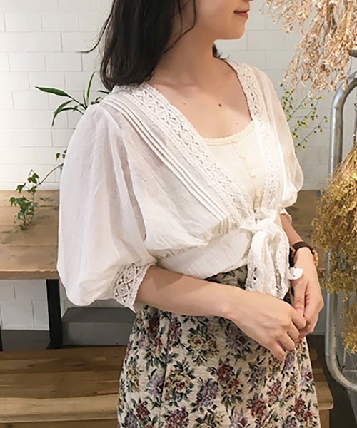 one after another NICE CLAUP（ワンアフターアナザーナイスクラップ）の「キャミ付き羽織りトップス（シャツ/ブラウス・レディース・ブラック/ベージュ/オフホワイト/ラベンダー・FREE）」の8枚目の写真