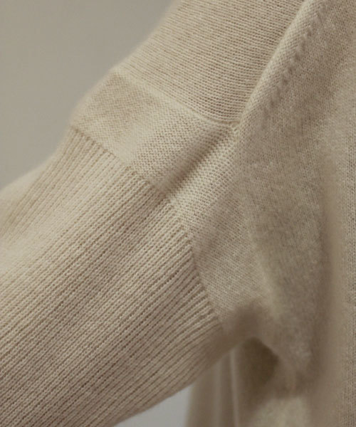GALLARDAGALANTE（ガリャルダガランテ）の「カシミアチュニック（ニット/セーター・レディース・ホワイト/ベージュ/イエロー/ブラック/モカ・FREE）」の13枚目の写真