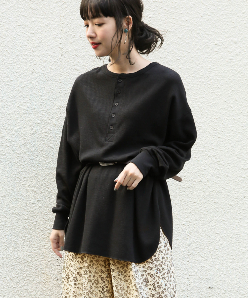 LOWRYS FARM（ローリーズファーム）の「ハニカムロンＴ　826824（Tシャツ/カットソー・レディース・オフホワイト/ブラック/ベージュ/ピンク・FREE）」の3枚目の写真