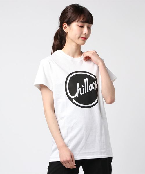 chillax（チラックス）の「ビックロゴT CHILLAX（Tシャツ/カットソー・レディース・ホワイト×レッド/ホワイト×ブラック/ブラック×ホワイト/ブラック×レッド/ベージュ系その他・S/M/L）」の3枚目の写真