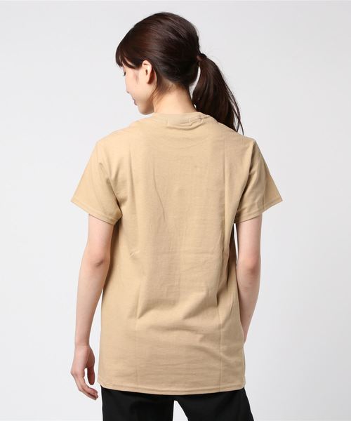 chillax（チラックス）の「ビックロゴT CHILLAX（Tシャツ/カットソー・レディース・ホワイト×レッド/ホワイト×ブラック/ブラック×ホワイト/ブラック×レッド/ベージュ系その他・S/M/L）」の6枚目の写真
