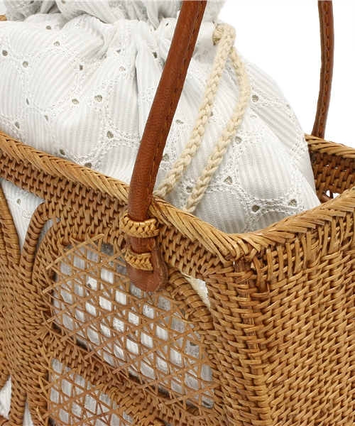 bpr BEAMS Women's(ビーピーアール ビームス)の「BEAMS / バタフライ アタカゴ バッグ(かごバッグ・レディース・ライトブラウン・ONE SIZE)」の4枚目の写真