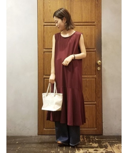 YECCA VECCA（イェッカヴェッカ）の「ノースリーブ裾フレアワンピース ●（ワンピース・レディース・ブラック/カーキ/ボルドー・FREE）」の6枚目の写真