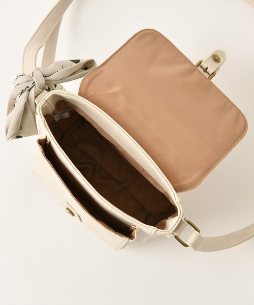 one after another NICE CLAUP（ワンアフターアナザーナイスクラップ）の「スカーフ付きショルダーバッグ（ショルダーバッグ・レディース・ベージュ/ブラウン/アイボリー・FREE）」の6枚目の写真