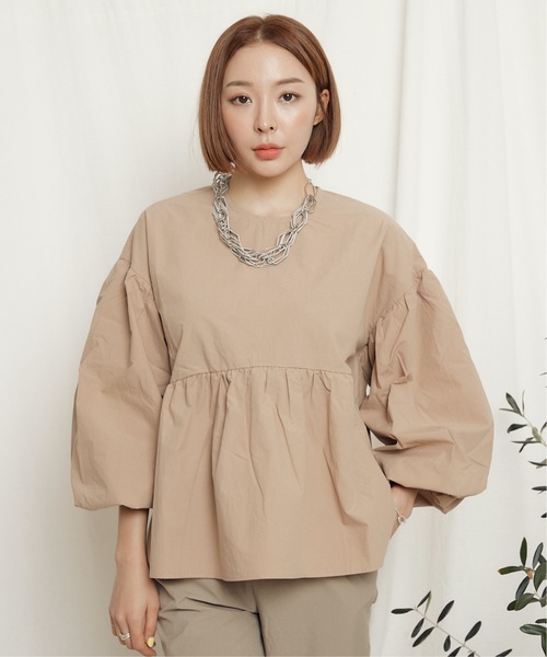 miniyu(ミニュウ)の「ボリュームスリーブ・プルオーバー(シャツ/ブラウス・レディース・ホワイト/ブラック/ベージュ・FREE)」の2枚目の写真