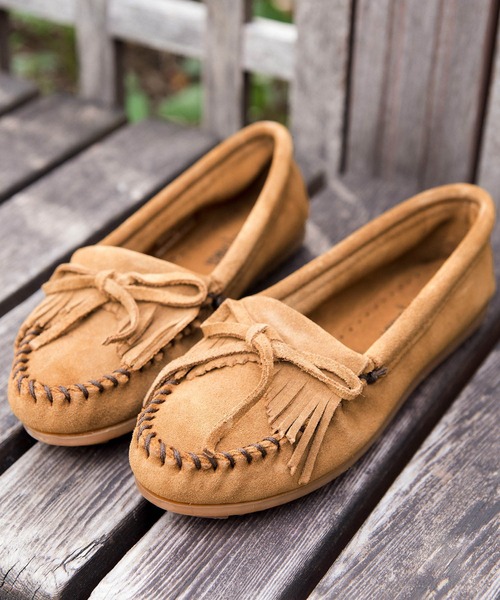 Minnetonka(ミネトンカ)の「MINNETONKA / ミネトンカ KILTY SUEDE MOC キルティー スエード モカシン(モカシン/デッキシューズ・レディース・ホワイト/ネイビー/ブルー/ブラウン系その他/ブラック/グレー/ブラウン/レッド・24.0cm/25.0cm/24.5cm/23.0cm/23.5cm)」の6枚目の写真