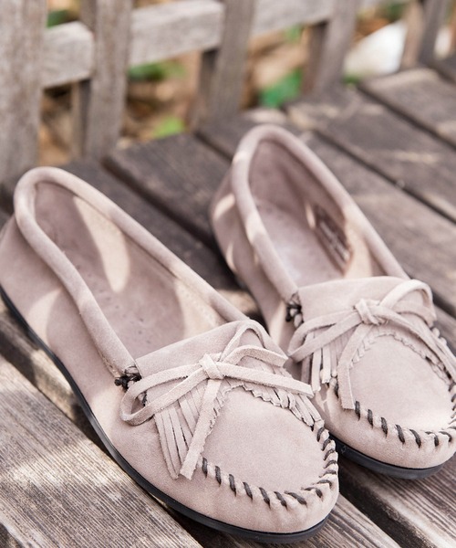 Minnetonka(ミネトンカ)の「MINNETONKA / ミネトンカ KILTY SUEDE MOC キルティー スエード モカシン(モカシン/デッキシューズ・レディース・ホワイト/ネイビー/ブルー/ブラウン系その他/ブラック/グレー/ブラウン/レッド・24.0cm/25.0cm/24.5cm/23.0cm/23.5cm)」の4枚目の写真