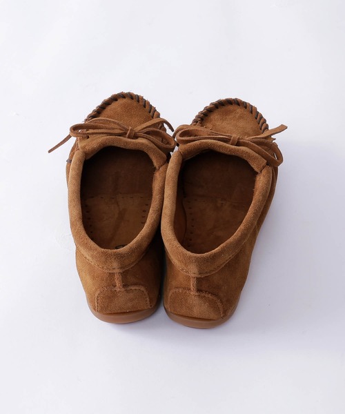 Minnetonka(ミネトンカ)の「MINNETONKA / ミネトンカ KILTY SUEDE MOC キルティー スエード モカシン(モカシン/デッキシューズ・レディース・ホワイト/ネイビー/ブルー/ブラウン系その他/ブラック/グレー/ブラウン/レッド・24.0cm/25.0cm/24.5cm/23.0cm/23.5cm)」の15枚目の写真