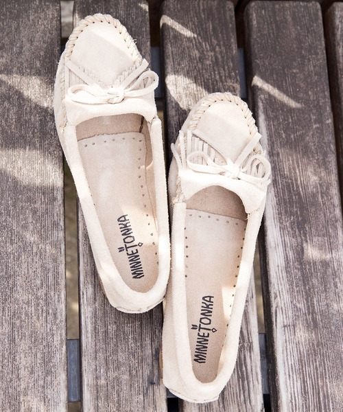 Minnetonka(ミネトンカ)の「MINNETONKA / ミネトンカ KILTY SUEDE MOC キルティー スエード モカシン(モカシン/デッキシューズ・レディース・ホワイト/ネイビー/ブルー/ブラウン系その他/ブラック/グレー/ブラウン/レッド・24.0cm/25.0cm/24.5cm/23.0cm/23.5cm)」の17枚目の写真