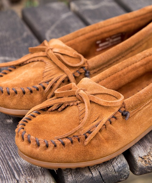 Minnetonka(ミネトンカ)の「MINNETONKA / ミネトンカ KILTY SUEDE MOC キルティー スエード モカシン(モカシン/デッキシューズ・レディース・ホワイト/ネイビー/ブルー/ブラウン系その他/ブラック/グレー/ブラウン/レッド・24.0cm/25.0cm/24.5cm/23.0cm/23.5cm)」の20枚目の写真