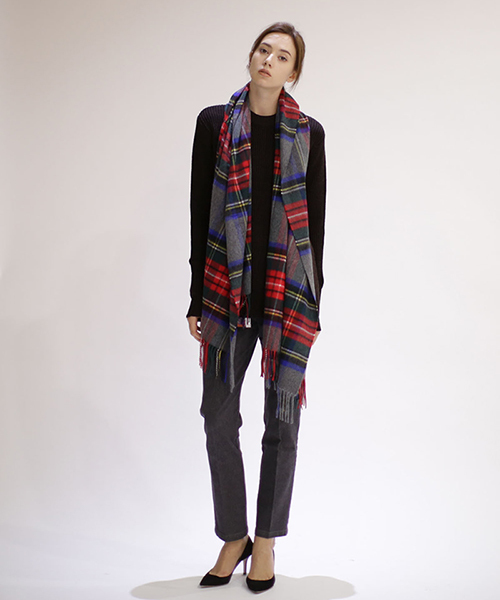 ODORANTES nano･universe（オドラント ナノ・ユニバース）の「【CLASSY12月号掲載】 Johnstons/OD/Johnstons Basic タータンストール（ストール/ショール・レディース・グリーン/ブラック/グレー/ライトグレー・FREE）」の4枚目の写真