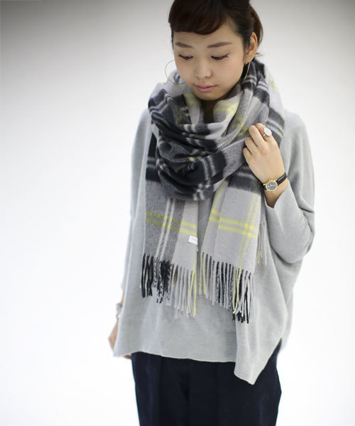 ODORANTES nano･universe（オドラント ナノ・ユニバース）の「【CLASSY12月号掲載】 Johnstons/OD/Johnstons Basic タータンストール（ストール/ショール・レディース・グリーン/ブラック/グレー/ライトグレー・FREE）」の3枚目の写真