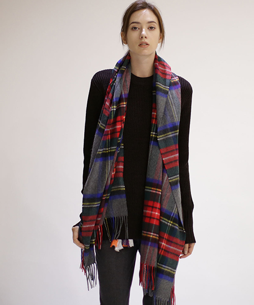 ODORANTES nano･universe（オドラント ナノ・ユニバース）の「【CLASSY12月号掲載】 Johnstons/OD/Johnstons Basic タータンストール（ストール/ショール・レディース・グリーン/ブラック/グレー/ライトグレー・FREE）」の5枚目の写真