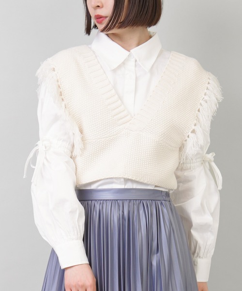 SPINNS（スピンズ）の「フリンジデザインニットビスチェ（ベスト・レディース・アイボリー/グリーン系その他/スミクロ/グレイッシュベージュ/ライトブルーグレー・ONESIZE）」の2枚目の写真