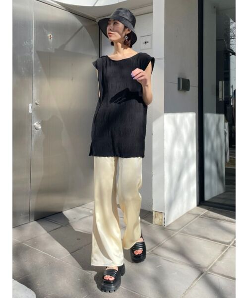 EMODA(エモダ)の「シャーリングロングトップ(Tシャツ/カットソー・レディース・ホワイト/グレー/ブラック/ミント・FREE)」の12枚目の写真