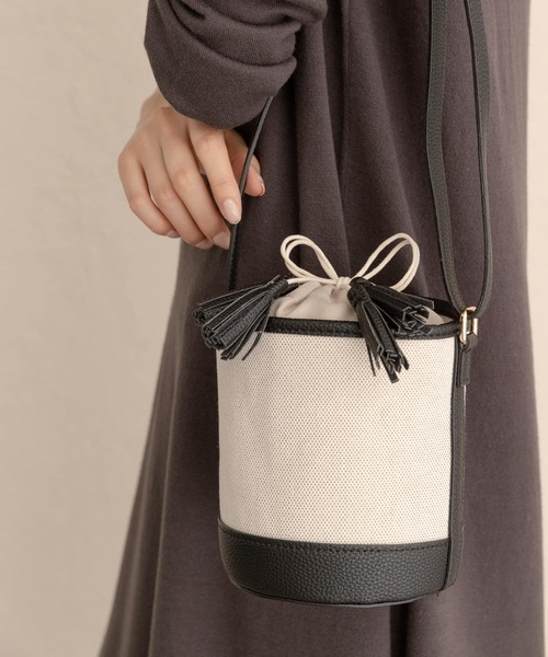 RODE SKO（ロデスコ）の「BELEN キャンバスミニバケツバッグ（ショルダーバッグ・レディース・ブラック/ブラウン・ONE）」の11枚目の写真