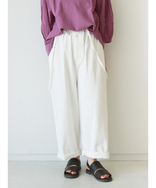 Samansa Mos2（サマンサ モスモス）の「前釦サス付パンツ（その他パンツ・レディース・ベージュ/カーキ/ブルー/オフホワイト・ﾌﾘ-）」の2枚目の写真