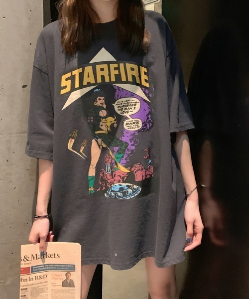 ACT（アクト）の「【ACT -fascination design-】オーバーサイズ　カレッジプリントTシャツ（Tシャツ/カットソー・レディース・ホワイト/ライトグレー/グレー/グリーン・FREE）」の3枚目の写真