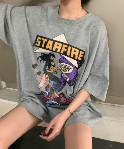 ACT（アクト）の「【ACT -fascination design-】オーバーサイズ　カレッジプリントTシャツ（Tシャツ/カットソー・レディース・ホワイト/ライトグレー/グレー/グリーン・FREE）」の2枚目の写真