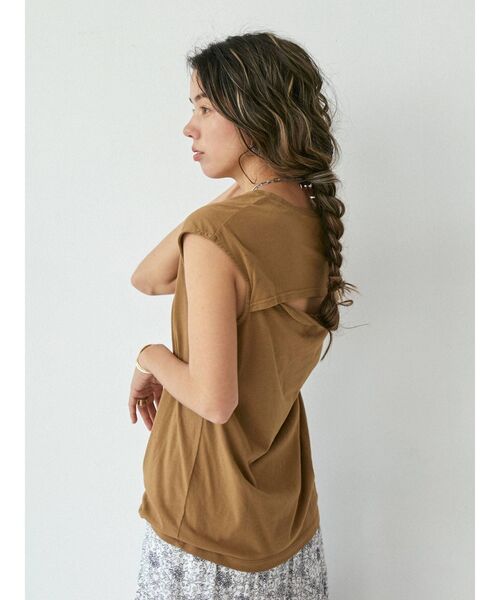 Ungrid(アングリッド)の「バックオープンデザインタンクトップ(タンクトップ・レディース・ブラック/ブラウン/オフホワイト・FREE)」の4枚目の写真