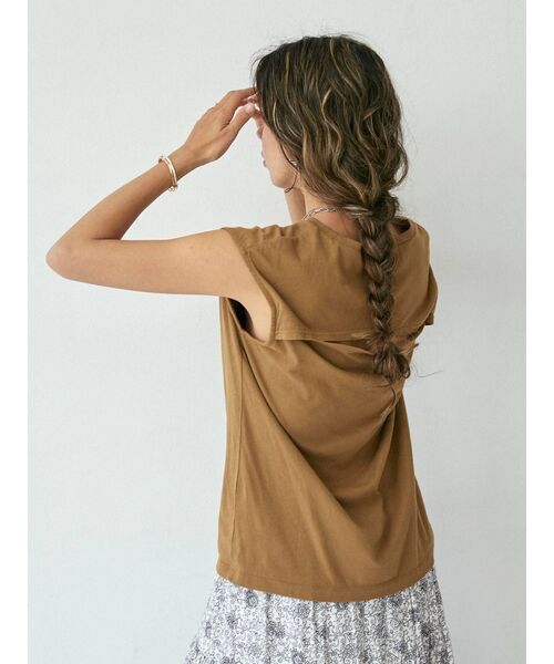 Ungrid(アングリッド)の「バックオープンデザインタンクトップ(タンクトップ・レディース・ブラック/ブラウン/オフホワイト・FREE)」の7枚目の写真