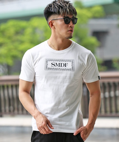 SOMEDIFF(サムディフ)の「【SOMEDIFF】オリジナルペイズリーBOXロゴ半袖Tシャツ ストレッチTEE メンズ(Tシャツ/カットソー・メンズ・ブラック/ホワイト・XL/XXL/L/M)」の2枚目の写真