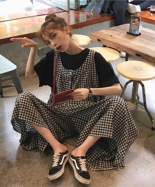 emi+（エミプラス）の「ギンガムチェックワイドサロペット（サロペット/オーバーオール・レディース・ブラック/ブラウン・S/M/L）」の7枚目の写真