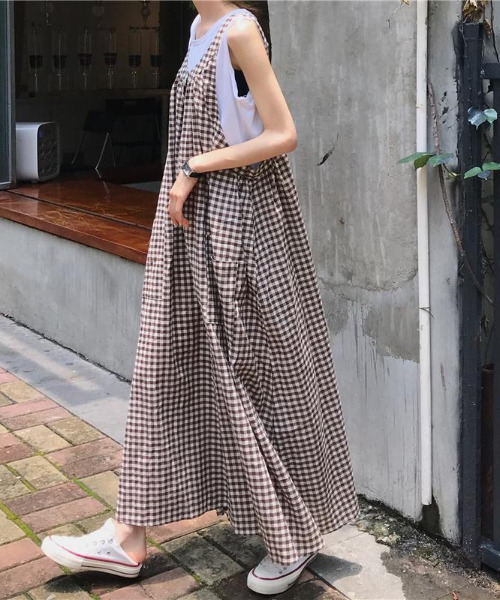emi+（エミプラス）の「ギンガムチェックワイドサロペット（サロペット/オーバーオール・レディース・ブラック/ブラウン・S/M/L）」の13枚目の写真
